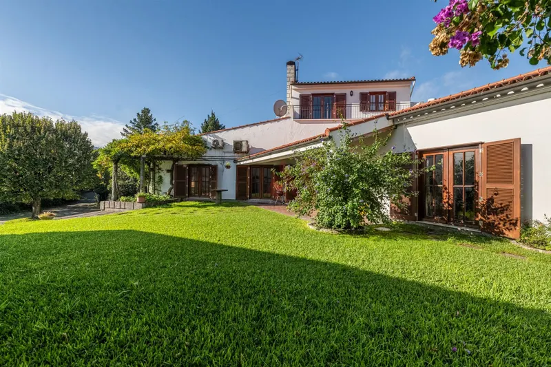 Villa de 5 dormitorios con piscina y jardín en alquiler en el centro de Vizela