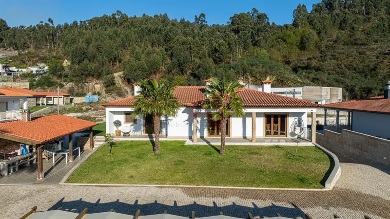 Luxuriöse Villa mit 3 Schlafzimmern und beheiztem Pool in Santa Eulália, Vizela