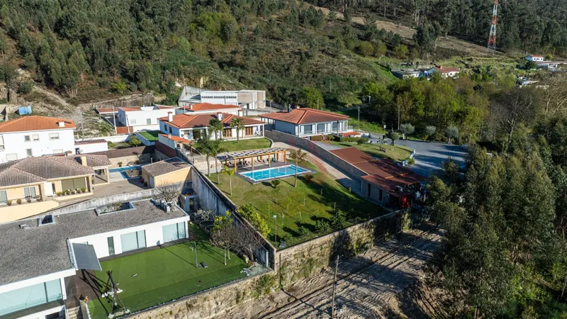 Luxuriöse Villa mit 3 Schlafzimmern und beheiztem Pool in Santa Eulália, Vizela