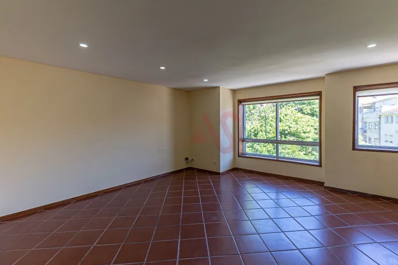 4 Bedroom Duplex Apartment in Paranhos, Porto