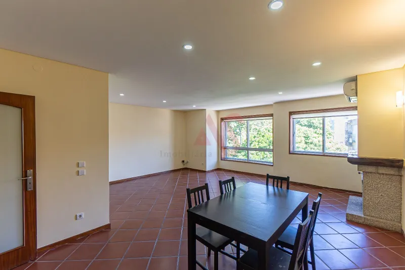 4 Bedroom Duplex Apartment in Paranhos, Porto