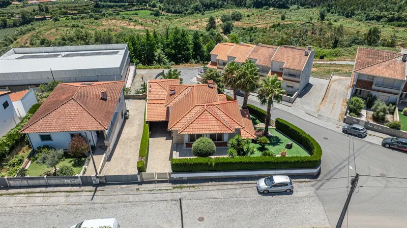 Villa di lusso con 3 camere da letto e giardino e spazio esterno a Idães, Felgueiras