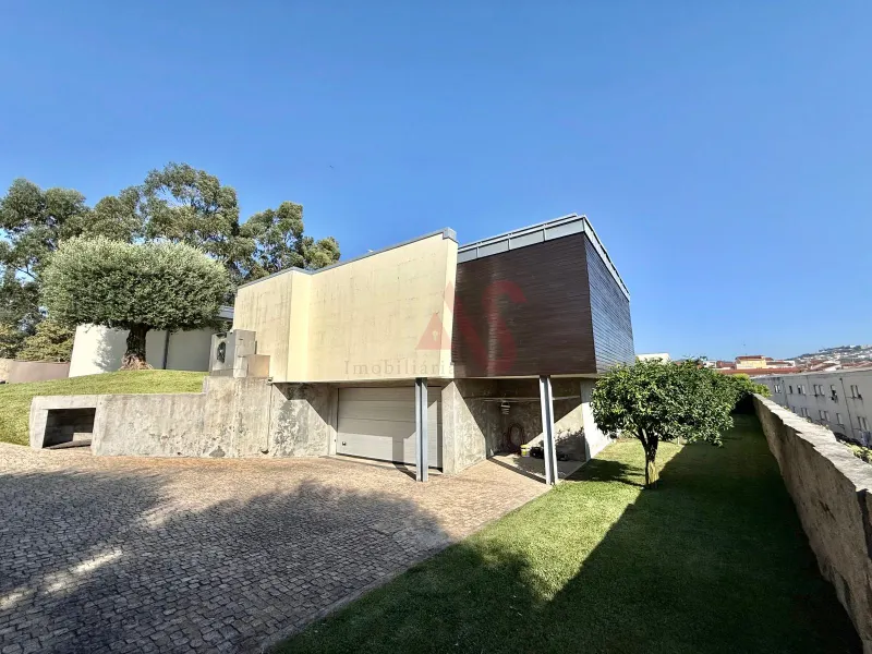 Spektakuläres einstöckiges Haus T4 in Azurém, Guimarães