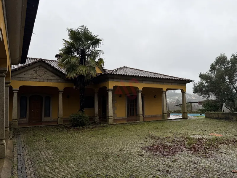 5 bedroom emblazoned house on a plot of 18,440m² with swimming pool – Meinedo, Lousada