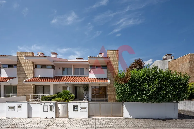 3-Zimmer-Haus mit Garten, Grill und Garage für 3 Autos | Serzedelo, Guimarães