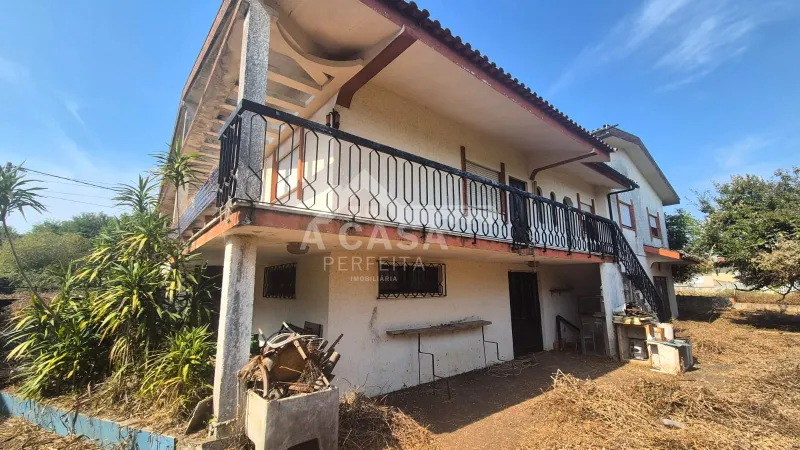 Moradia isolada T4 com garagem para 4 carros em Souto