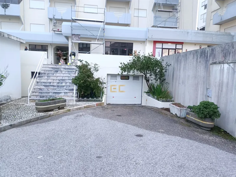 Garage in Alto do Forno!Garage à Alto do Forno!