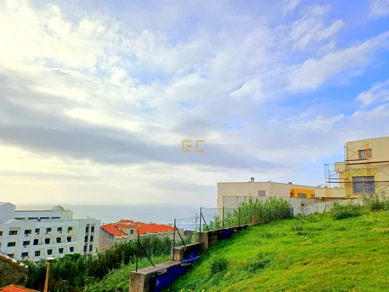 Grundstück zum Verkauf in Buarcos, mit Meerblick!
