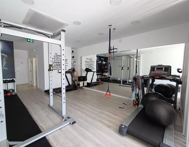 Geschäft mit Schaufenster zu verkaufen in Figueira da Foz!