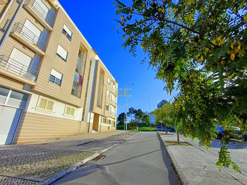 Apartamento T2, com garagem e arrumo, em Tavarede- Figueira da Foz!