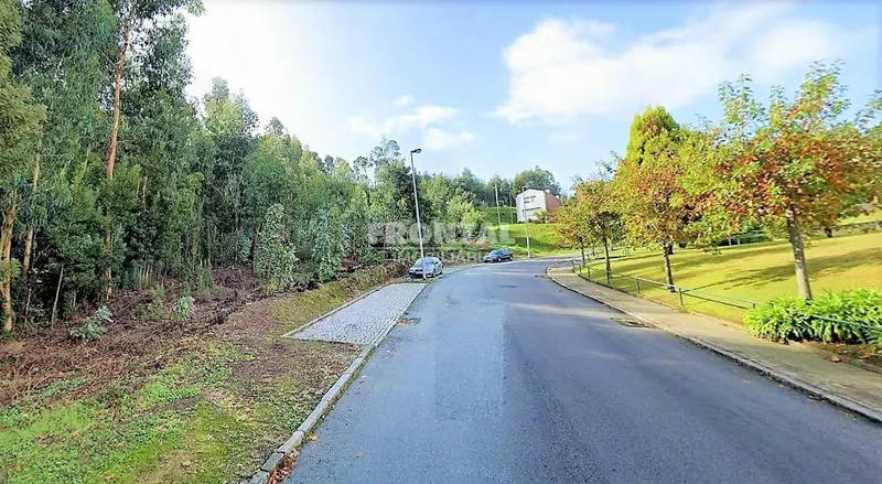 Terreno com 2 900 m2 em Crestuma