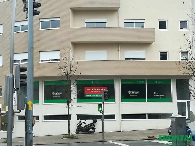 Loja Subcave Elevada para Arrendamento | São Mamede De Infesta, Matosinhos, Porto