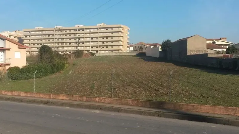 Terreno para Construção - 6.600 m² | São Romão do Coronado, Trofa