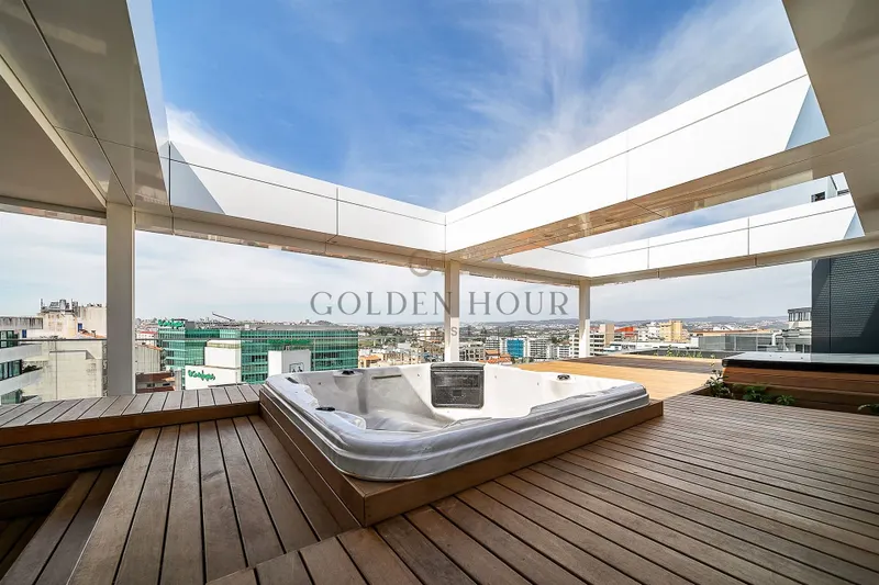 Ático T4 de Lujo en Vila Nova de Gaia | Golden Hour Real Estate