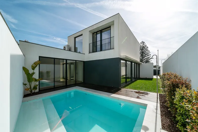 Moradia T4 de Luxo em Canidelo com Vista Mar | Golden Hour Real Estate