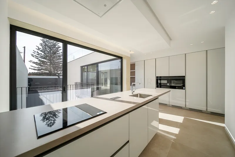 Moradia T4 de Luxo em Canidelo com Vista Mar | Golden Hour Real Estate