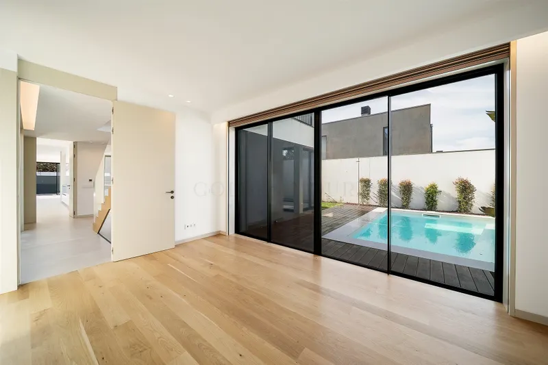 Moradia T4 de Luxo em Canidelo com Vista Mar | Golden Hour Real Estate