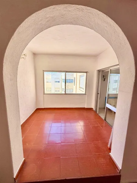 Apartamento T2 no Centro da Quarteira, em óptimo estado, a 900m da Praia
