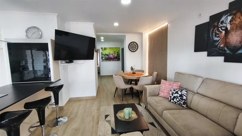 Apartamento T3 88m2 Remodelado, mobilado e equipado, 2 bons terraços - Centro de Setúbal