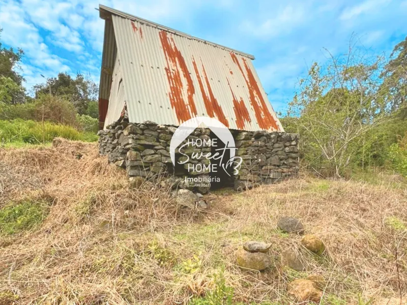 Casa + 2 pajares con una superficie total de 3070m2