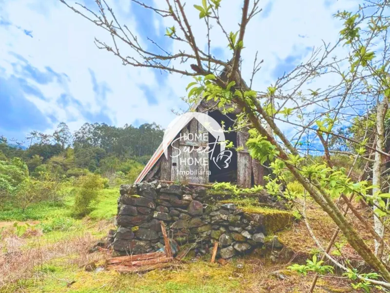 Casa + 2 pajares con una superficie total de 3070m2