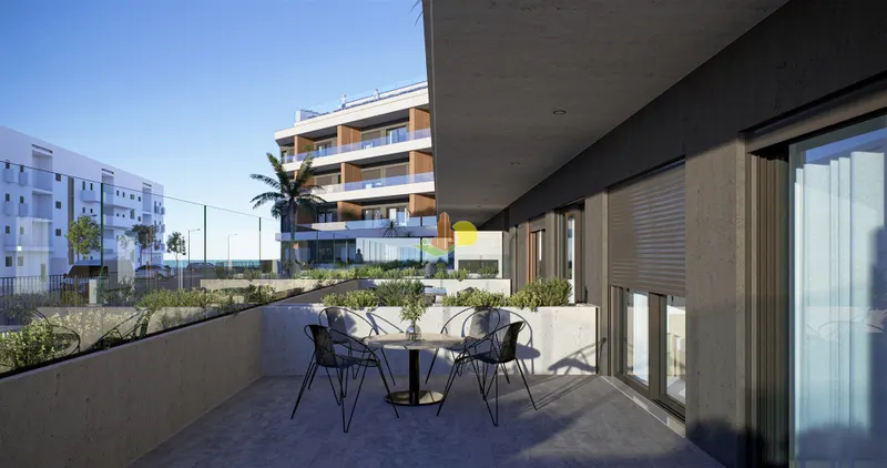 Novo, luxo à beira mar...