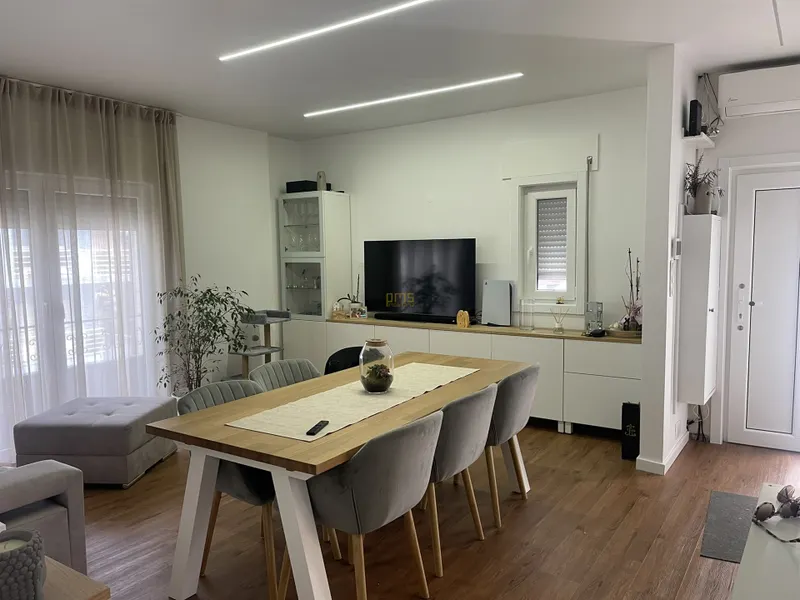Andar Moradia Rechousa - Canelas