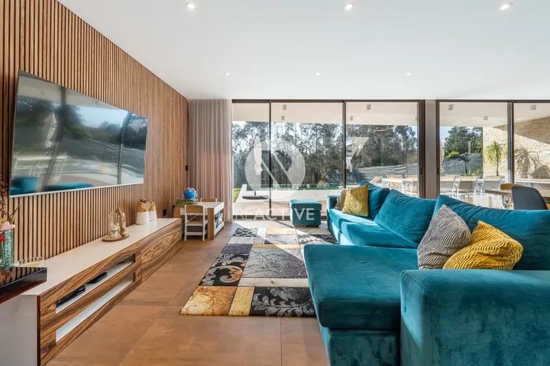 4-Bedroom Single-Storey Villa with Infinity Pool, Pine Forest Views and 1,620 sqm Plot – Avanca