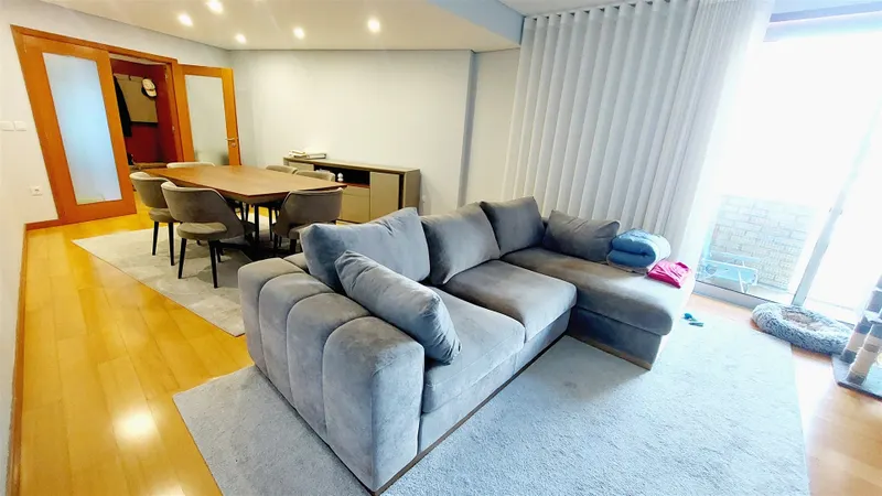 Apartamento T2  próximo Metyis e Hospital Fernando Pessoa.