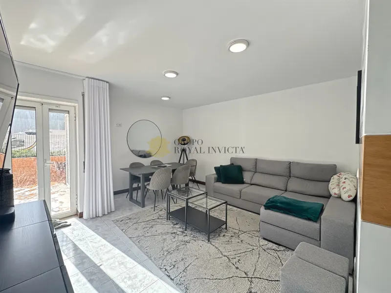 Apartamento T2 com Terraço Privativo e 2 L.Garagens – Póvoa de Varzim