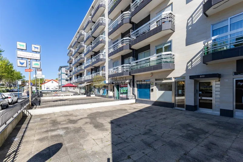 Commercial Space with Potential for Conversion into Housing – Circunvalação, Rio Tinto