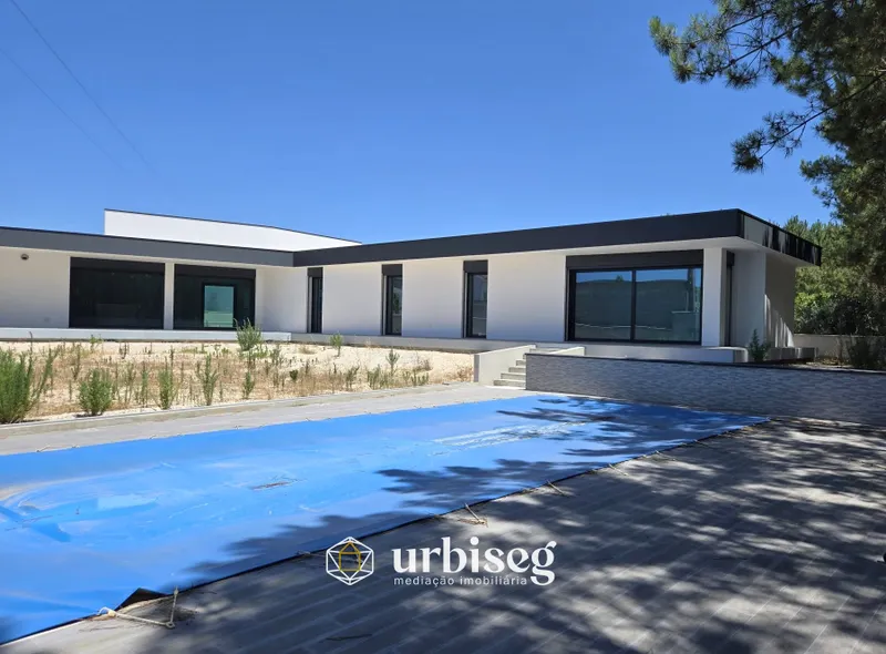 VIVA COM CONFORTO, LUZ E TRANQUILIDADE — MORADIA TÉRREA NOVA EM OUTEIRO DA RANHA, POMBAL