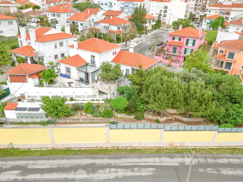 Casa de 3+2 habitaciones con jardín y patio en Quinta da Silvã - Torres Novas