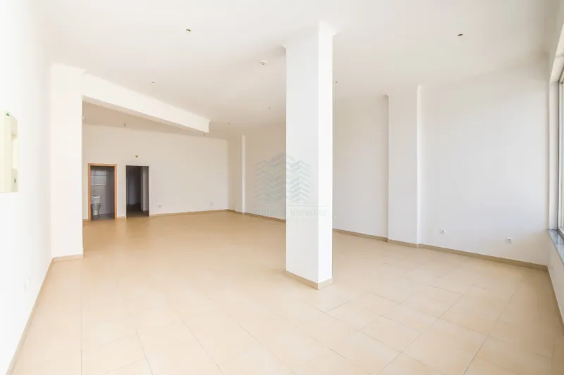 托雷斯諾瓦斯120平方公尺的商店/服務空間