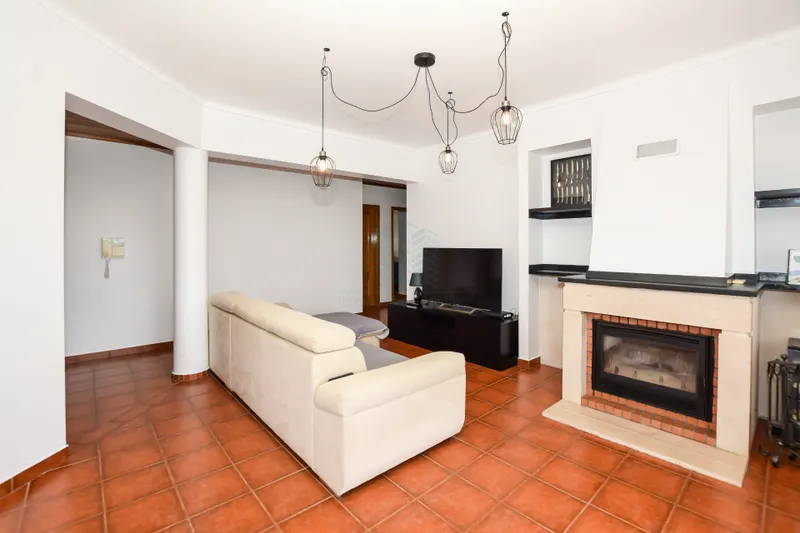 Apartamento T3 com Terraço, situado na zona nobre da cidade de Torres Novas