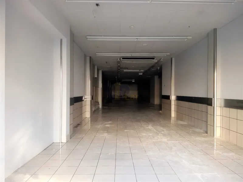 Atenção Srs. Investidores: Loja Ampla c/ 219m² com rendimento - Ao Cruzamento do Amial (Porto)