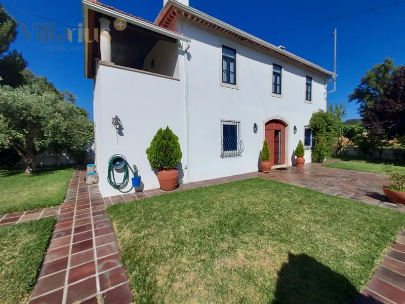4 bedroom manor house with land between Tomar and Fátima