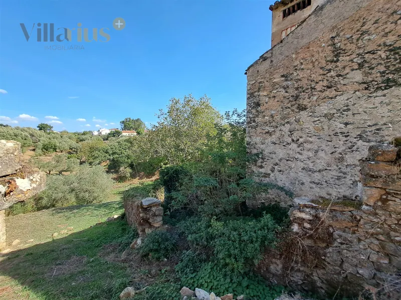 Casa en piedra T4 para recuperar – Casais y Alviobeira, Tomar