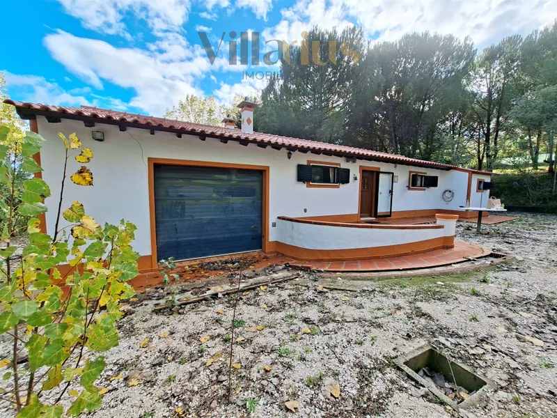 Maison d’un étage avec un vaste terrain à 3 min d’Alverangel