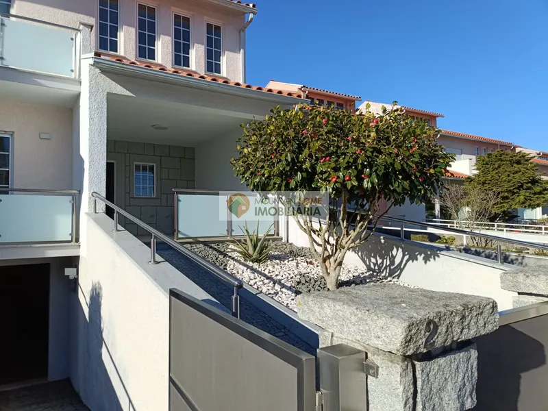 Viviendas Adosadas en barrio 4 habitaciones