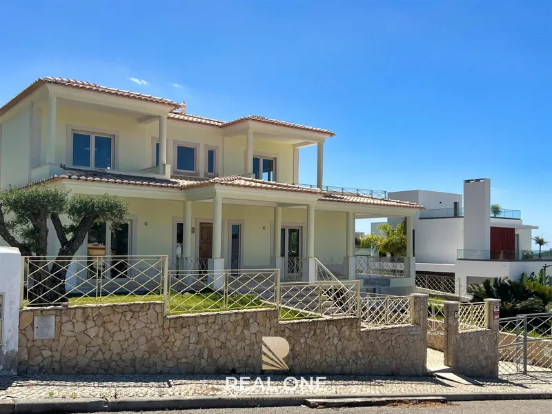 Villa na encosta da Orada em 1.000 m2 de área privada