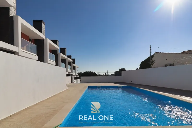 New 2 bedroom villa in Condominium with Pool – Albufeira