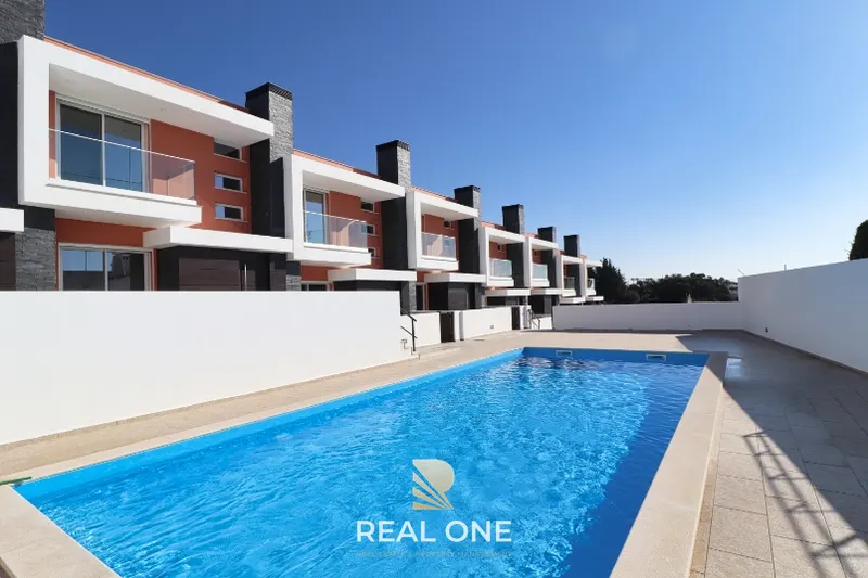 Moradia Nova com 3 quartos em Condomínio com Piscina – Albufeira