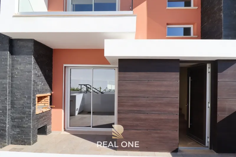 Moradia Nova em Condomínio com Piscina – Albufeira