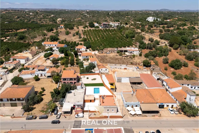 Totalmente reformada – Villa de 3 dormitorios con piscina, jardín y terreno de 1.015m2