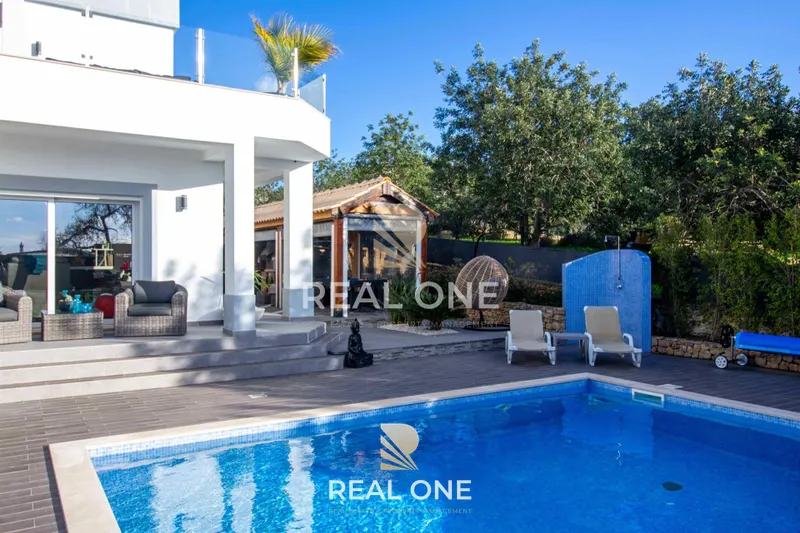 ✨ Moradia de Luxo com Piscina Privada e Projeto Extra Aprovado ✨ - Exclusivo