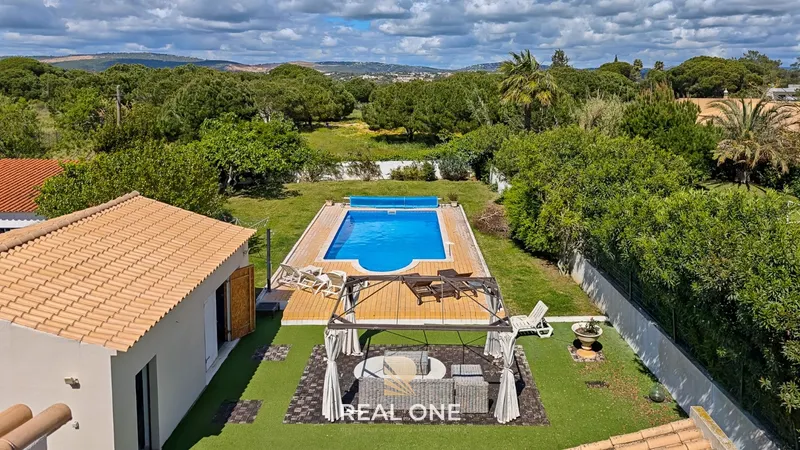 Vilamoura - Villa com 1.000 m2 de lote - Piscina