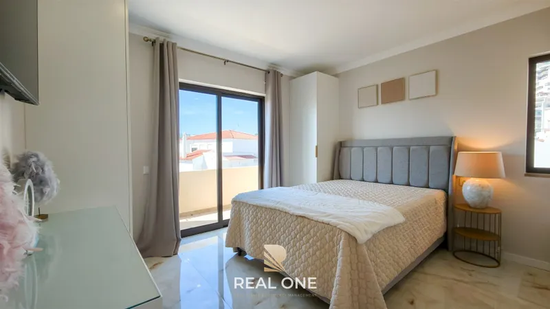Apartamento Totalmente Renovado com Garagem | Centro de Albufeira