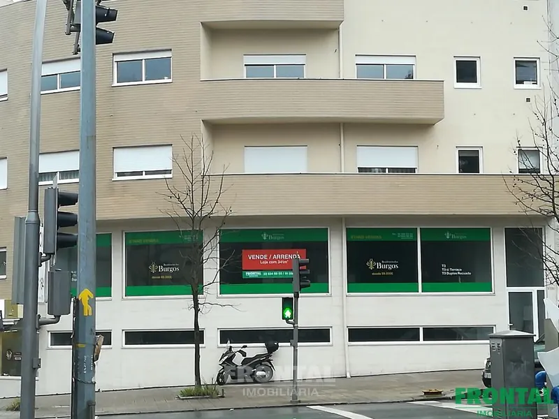 Loja Subcave Elevada para Arrendamento | São Mamede De Infesta, Matosinhos, Porto