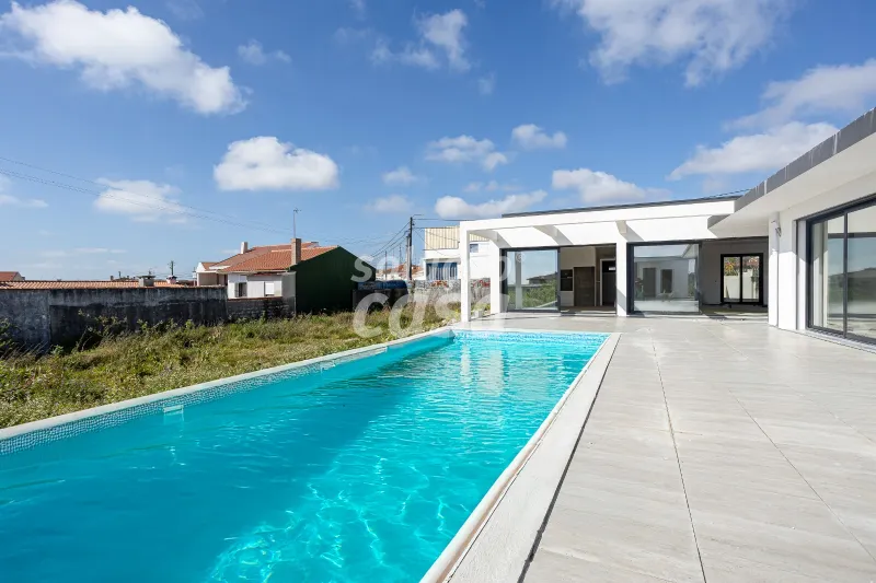 Moradia TÉRREA T3 com Piscina, localizada em Cortegaça!